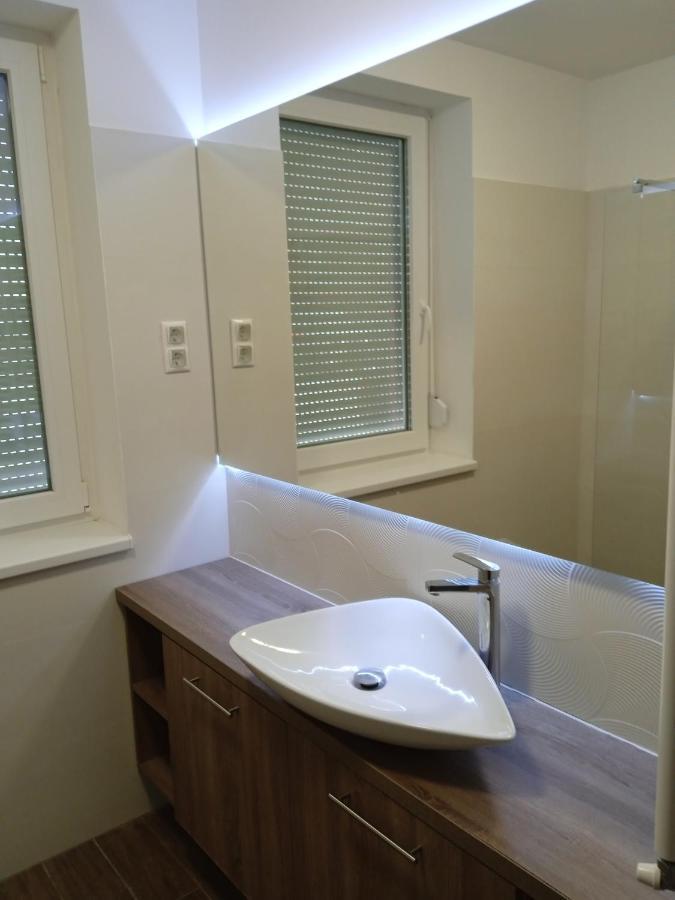 Verebes apartman Gyor Bagian luar foto