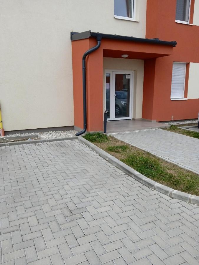 Verebes apartman Gyor Bagian luar foto